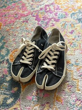 Margiela tabi shoes